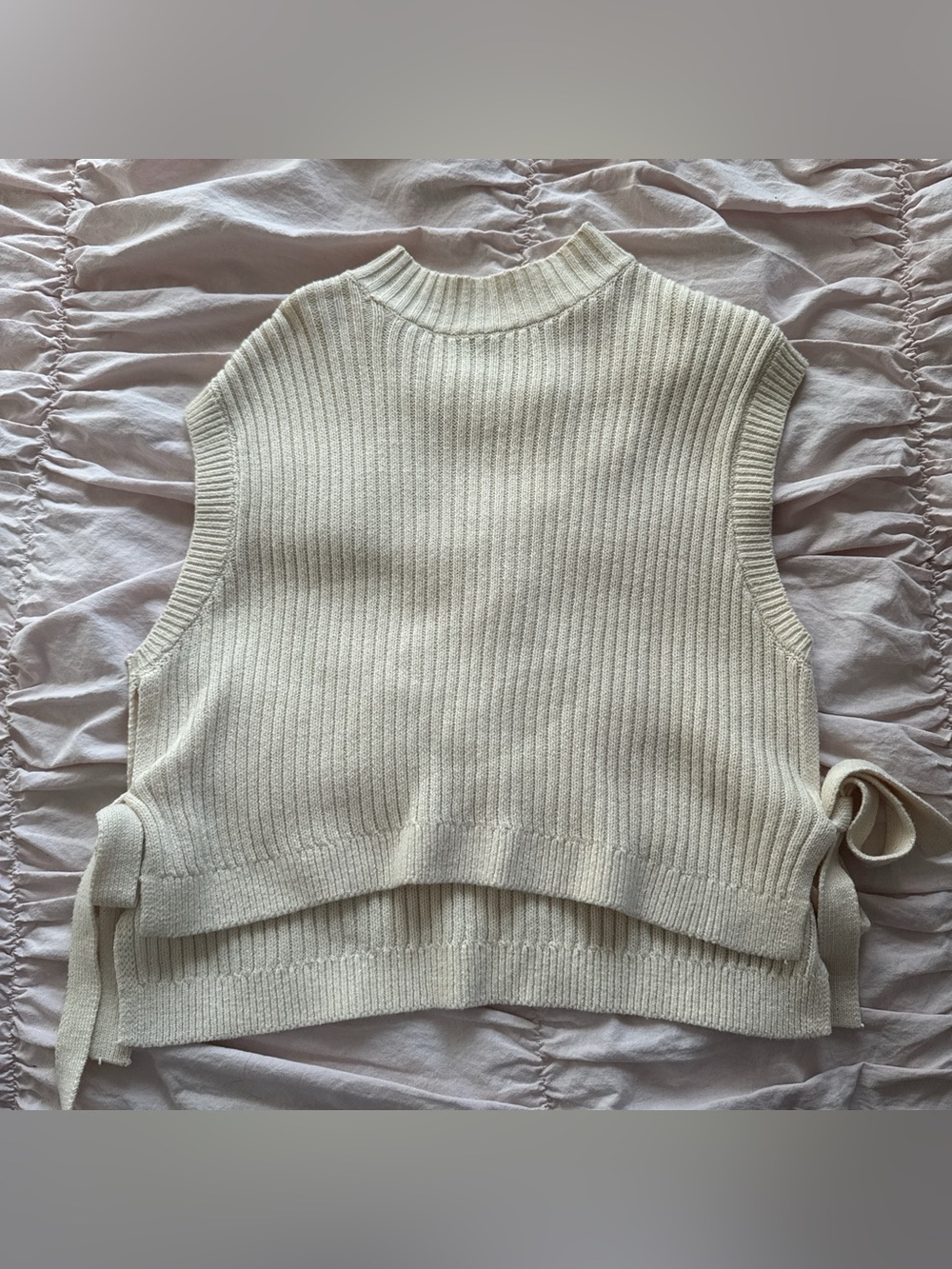 Hollister X Social Tourist Cream Ribbed Knit Sleeveless Sweater Vest